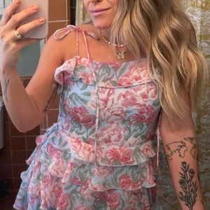 Floral shoulder tie dress. Zipper on the side!